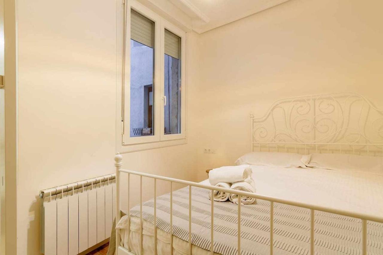Vivienda Turistica Estilosa En La Zona Vieja Bilbao Exteriör bild