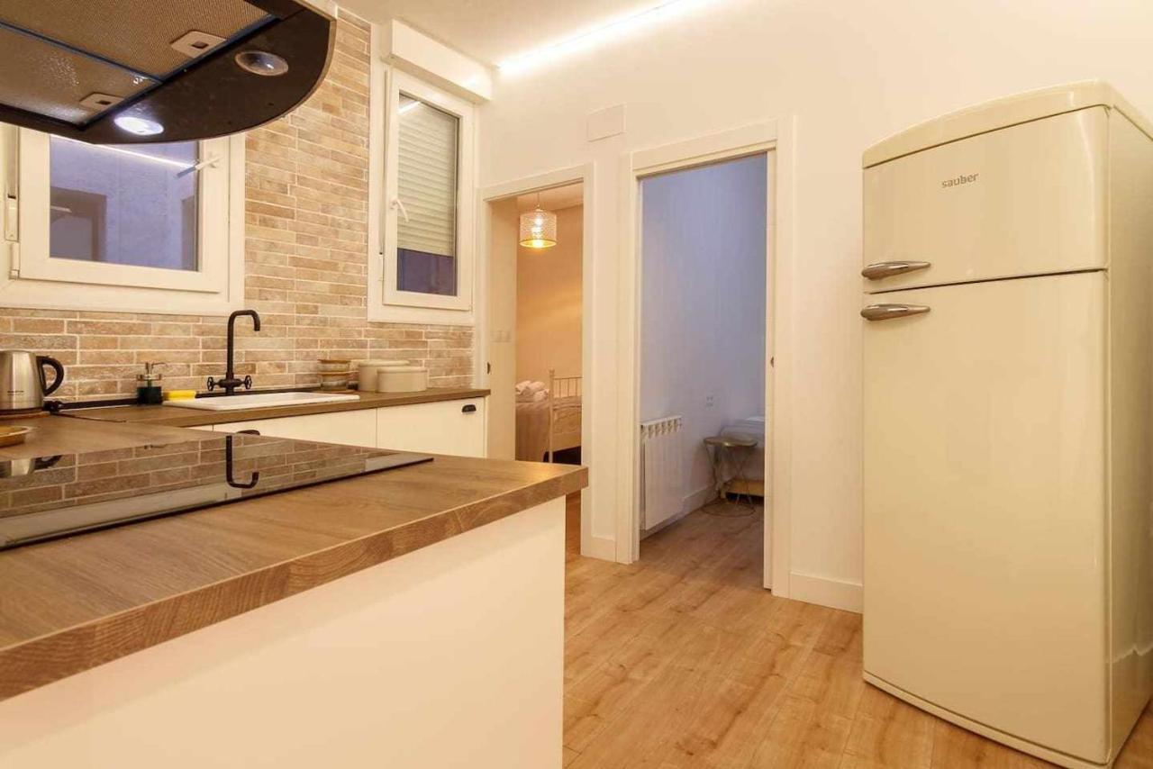Vivienda Turistica Estilosa En La Zona Vieja Bilbao Exteriör bild